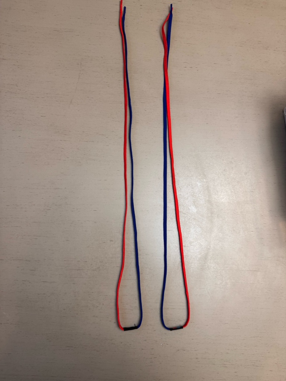 Kids Red and Royal Blue Learn To Tie Shoestrings- Pair in EUC. WORKS!!
